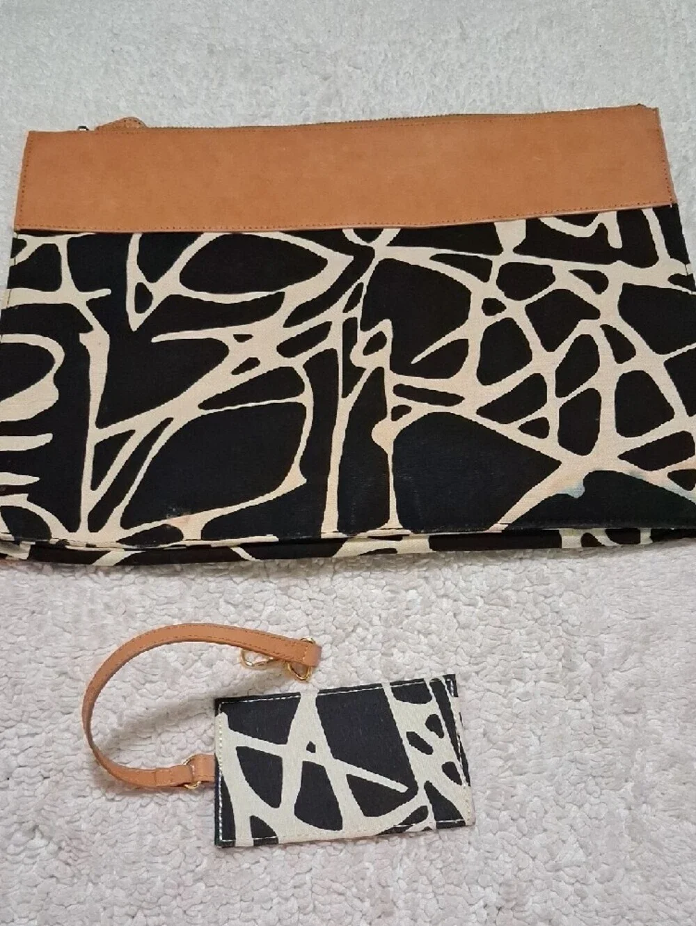 Diane Von Furstenberg Black and Tan Abstract Pattern Set